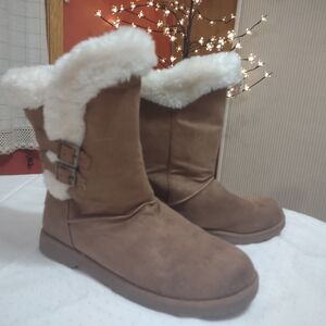 Cozy Tan Fur-Lined Winter Boots